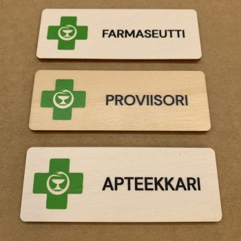Apteekin henkilöstökylttejä